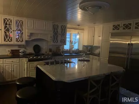 Kitchen - 9183 S Greenridge Ln, Bloomington, IN 47401 photo 3 of 4
