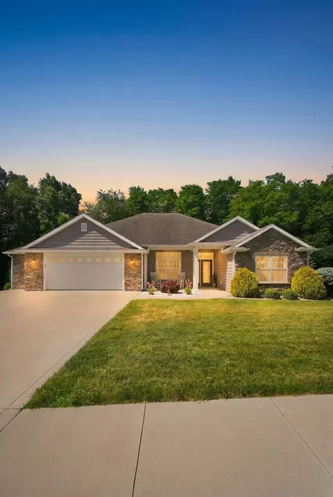 3335 Kellygreen Dr, Angola, IN 46703