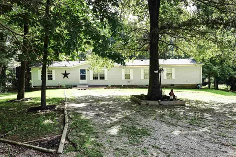 2966 N Folsomville Rd, Boonville, IN 47601
