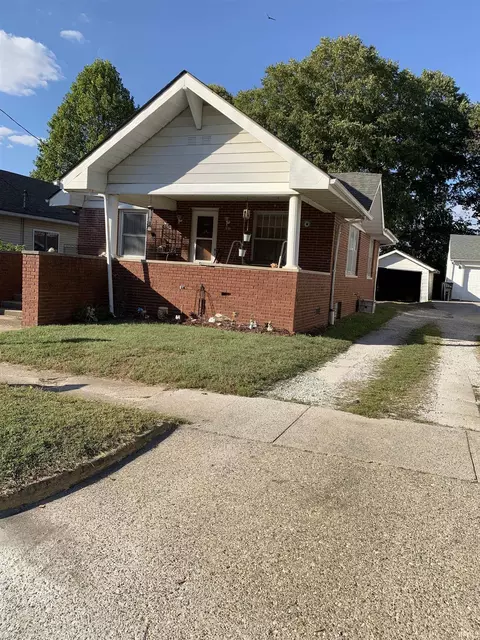 530 W Spring St, Bloomfield, IN 47424