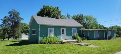 10426 E Green Dr, Lewis, IN 47858
