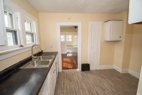 Entry Way - 809 E Fairview Ave, South Bend, IN 46614 photo 2 of 2