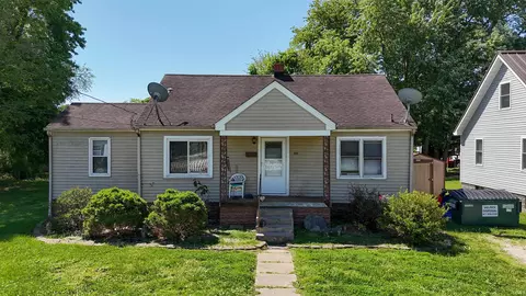 805 E 1st St, Huntingburg, IN 47542