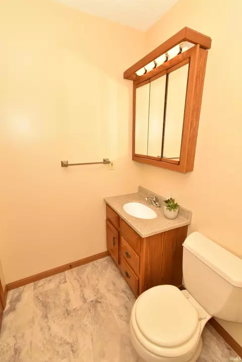 Bath - 1012 E 3rd St, Fowler, IN 47944 photo 3 of 3