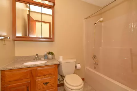 Bath - 1012 E 3rd St, Fowler, IN 47944 photo 1 of 3