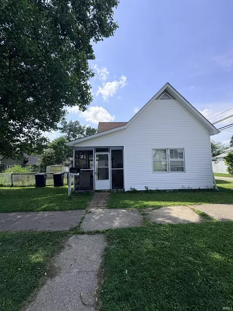 214 S 10th St, Elwood, IN 46036