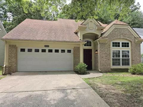2218 S Bent Tree Dr, Bloomington, IN 47401