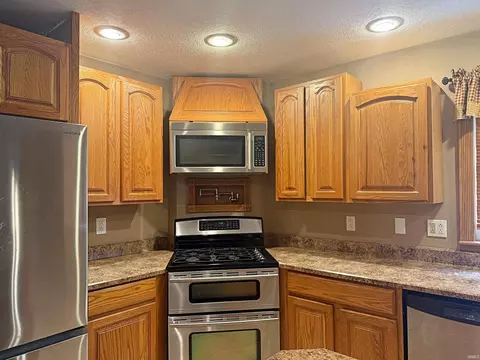 407 E Main St, Loogootee, IN 47553 photo 7