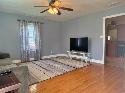 407 E Main St, Loogootee, IN 47553 photo 4