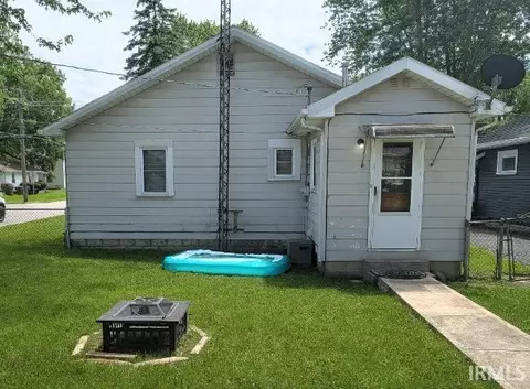 Exterior - 2318 E 8th St, Muncie, IN 47304 photo 6 of 7