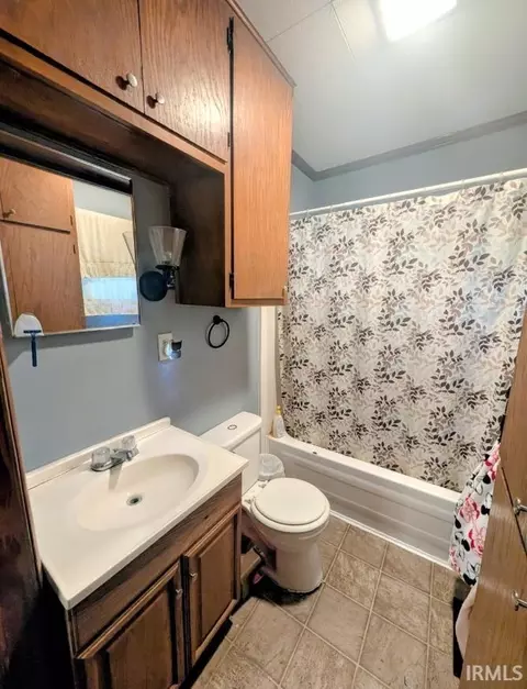 Bath - 2318 E 8th St, Muncie, IN 47304 photo 1 of 1