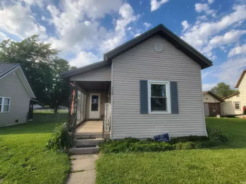 228 E North St, Portland, IN 47371
