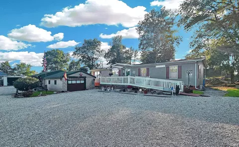 1015 W 4th St, Bicknell, IN 47512