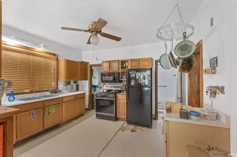 Kitchen - 914 W 3rd St, Bloomington, IN 47404 photo 1 of 2