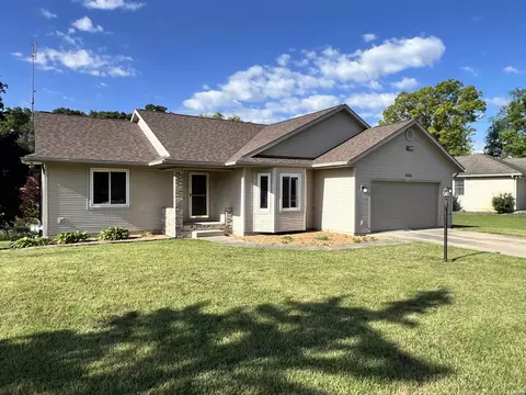 223 E Deerwood Ct, Warsaw, IN 46582