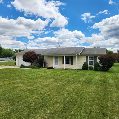 9239 E Lilac Ln, Cromwell, IN 46732