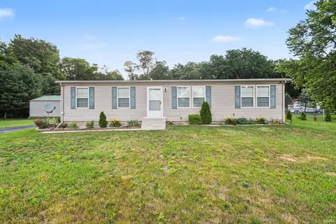 51748 Juniper Rd, South Bend, IN 46637