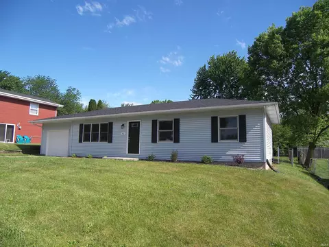 402 W Pickwick Dr, Syracuse, IN 46567