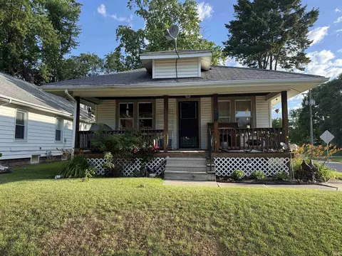 735 E Bowman St, South Bend, IN 46613