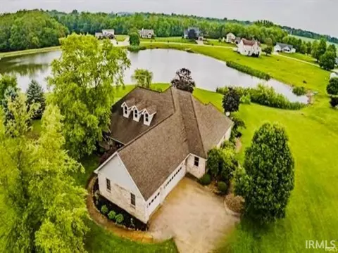 1580 E Garnett Dr, Frankfort, IN 46041