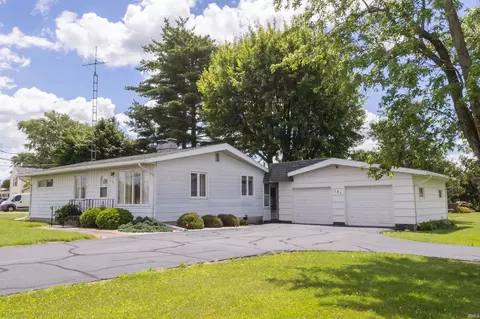 121 W Jackson St, Parker City, IN 47368