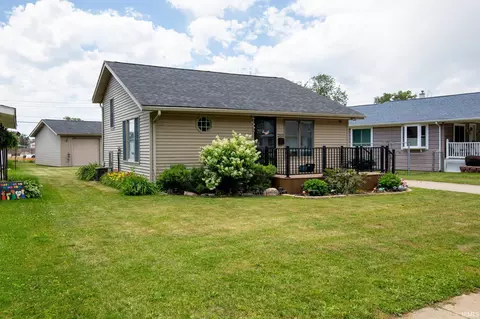 2353 Normandy Dr, Mishawaka, IN 46545