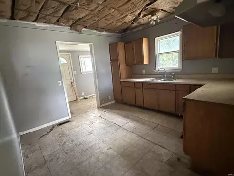 451 E 2nd St, Peru, IN 46970 photo 8