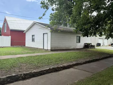 451 E 2nd St, Peru, IN 46970 photo 3