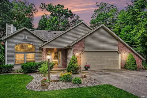 2415 W Nina Ln, Warsaw, IN 46580
