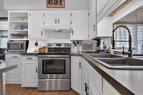 Kitchen - 507 E Columbia St, Flora, IN 46929 photo 3 of 4