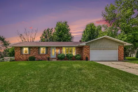 515 Sunset Ln, Middlebury, IN 46540