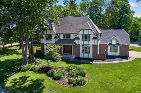 51530 Clubhouse Dr, South Bend, IN 46628
