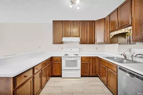 Kitchen - 1016 E Commons Dr, Bloomington, IN 47401 photo 2 of 3