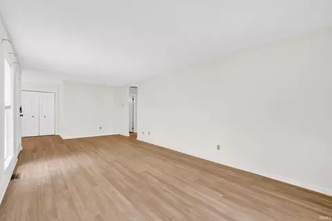 Living - 1016 E Commons Dr, Bloomington, IN 47401 photo 2 of 4