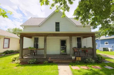 212 S Main St, Otterbein, IN 47970