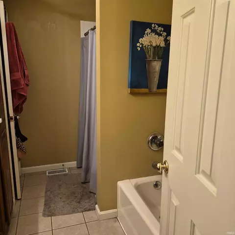 Bath - 4236 S Darrell Dr, Bloomington, IN 47403 photo 3 of 3