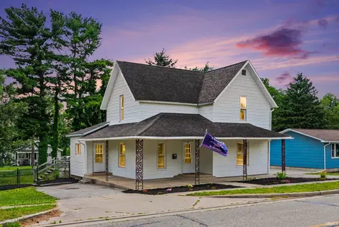 1031 N Huntington St, Syracuse, IN 46567