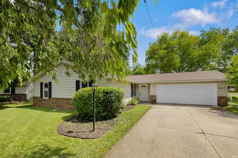 8027 Meadows Ct, Fort Wayne, IN 46815