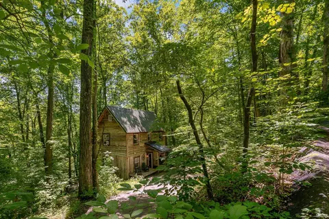 833 Helmsburg Rd, Nashville, IN 47448