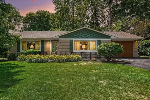 121 S Twyckenham Dr, South Bend, IN 46617
