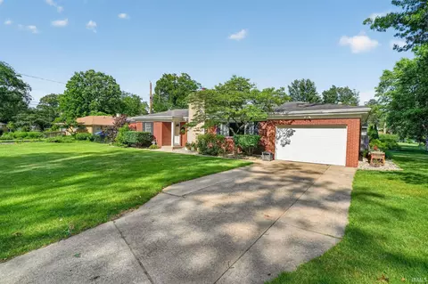 534 N Coquillard Dr, South Bend, IN 46617