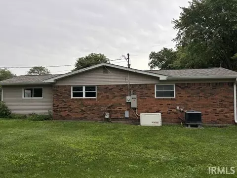 Exterior - 1009 E 7th St, Fowler, IN 47944 photo 5 of 8