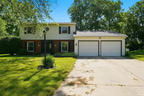 6236 Chaucer Ct, South Bend, IN 46614