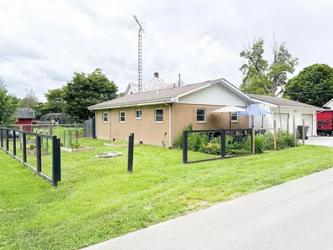 79 Vine St, Losantville, IN 47354