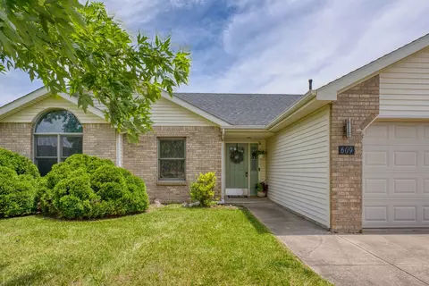 609 Sandalwood Dr, Ossian, IN 46777