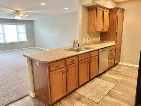 Kitchen - 1917 Greyson Dr, Auburn, IN 46706 photo 2 of 4
