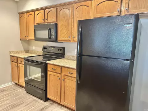 Kitchen - 1917 Greyson Dr, Auburn, IN 46706 photo 3 of 4