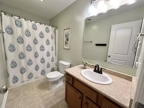 Bath - 1917 Greyson Dr, Auburn, IN 46706 photo 1 of 1