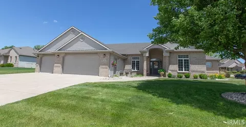 616 N Easton Dr, Angola, IN 46703