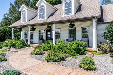 10689 S Oak Ridge Est, Haubstadt, IN 47639